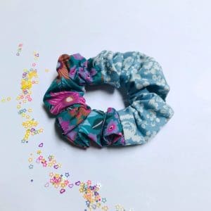 Soussou Scrunchy | White Jeans Petrol Garden